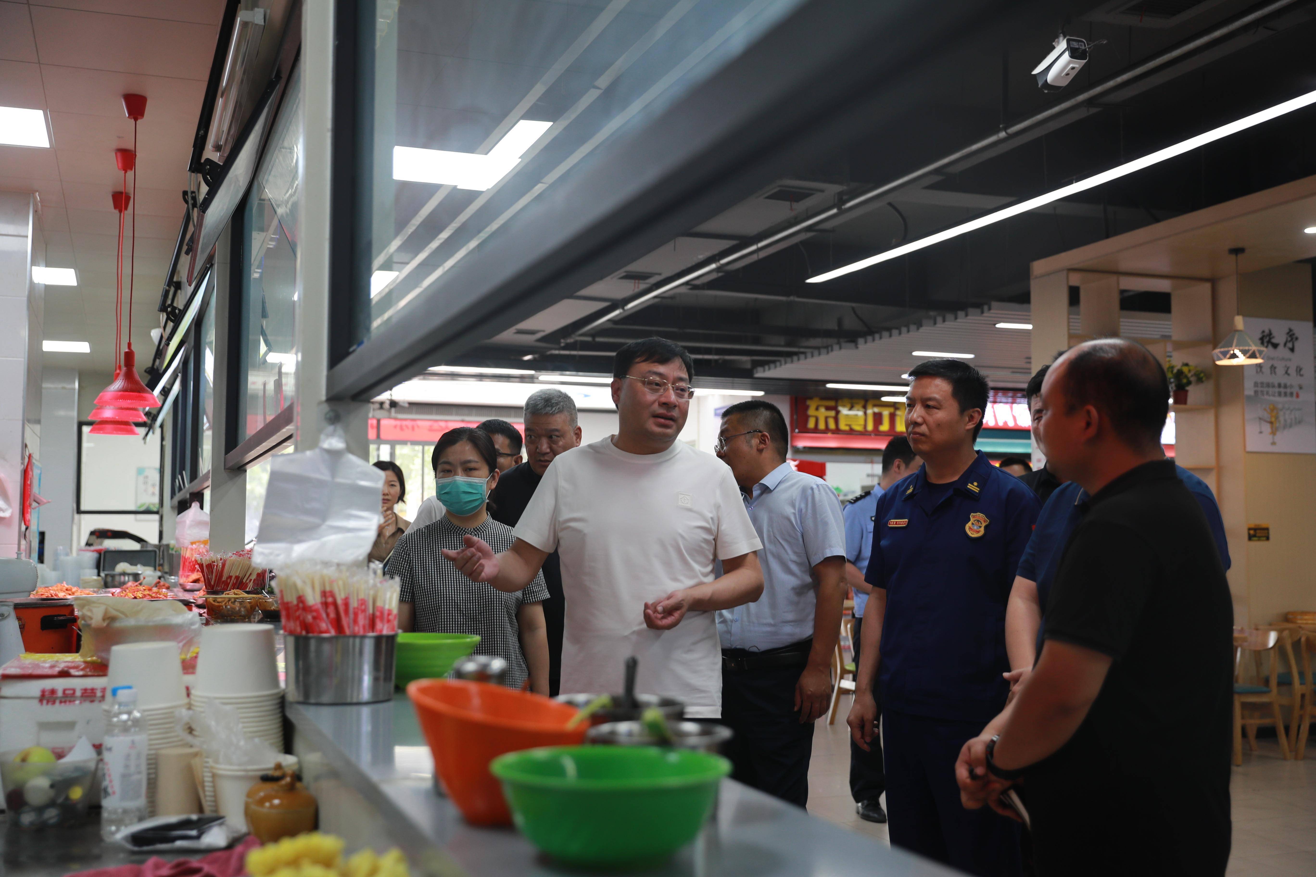 惠济区长李伟光督导安全生产,燃气安全并开展巡河工作