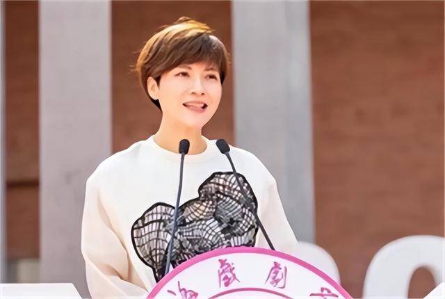 吉雪萍,嫁富豪老公幸福美满,一女一儿凑成了一个好字_角色_白雪_节目