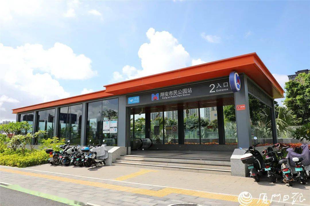洪坑站1,3,4号出入口同步启用,4号口临近厦门双十中学翔安校区高中部