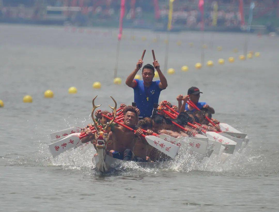 江门这个"00后"龙舟小伙又猛又萌……_冯伟浚_中东_训练