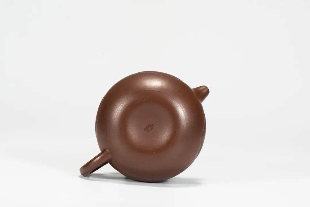 紫韵天成 · 2023春拍 | 钱程 · 仿古如意对壶_台北_拍卖会_艺术