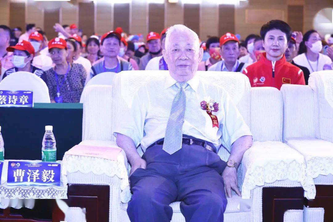 原国家卫生部副部长曹泽毅:健康是一切的基础
