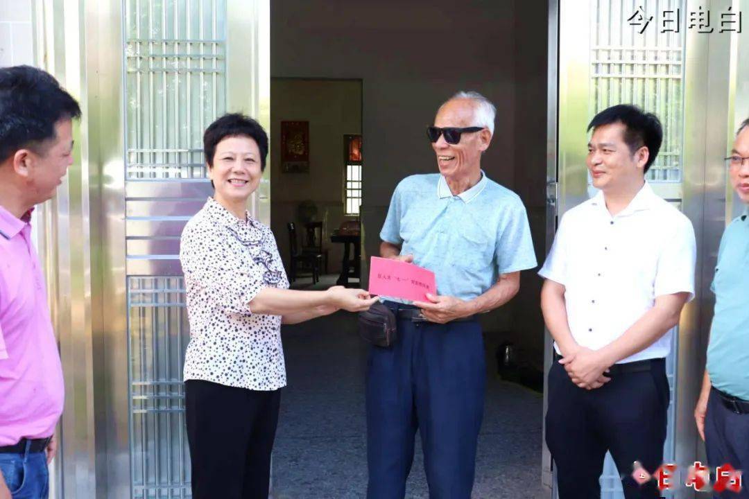 区领导到望夫镇调研及慰问老党员_陆小莉_工作_防汛