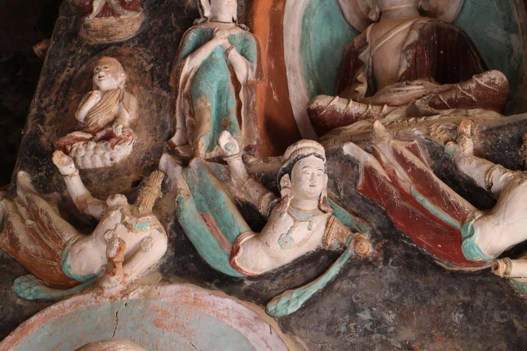 金塔寺石窟里的悬塑飞天前些年,管委会提出给我调岗.