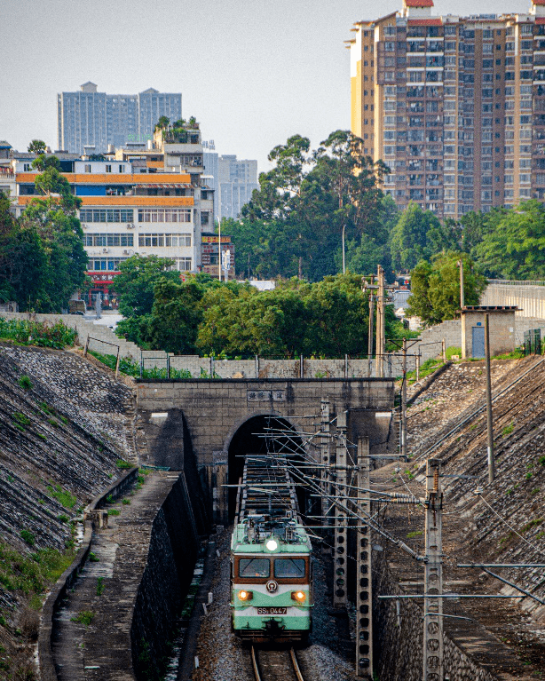 【车型大比拼】回龙站准备运往彭州的列车黄昏下的重庆北站神木北折返