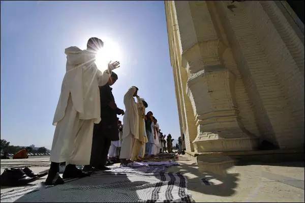 【云南旅游】节日习俗(十)回族开斋节的由来及习俗演变_封斋_清真寺