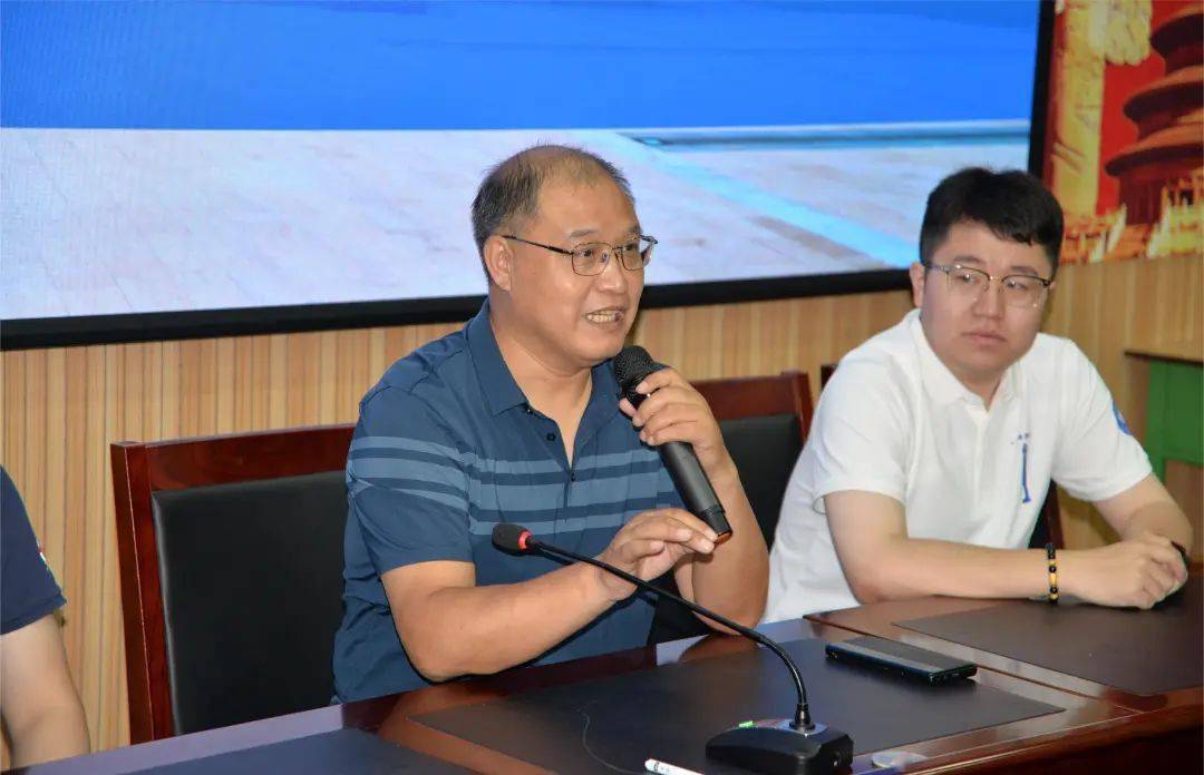 阳城一中党总支书记,校长张吉兵同志参加