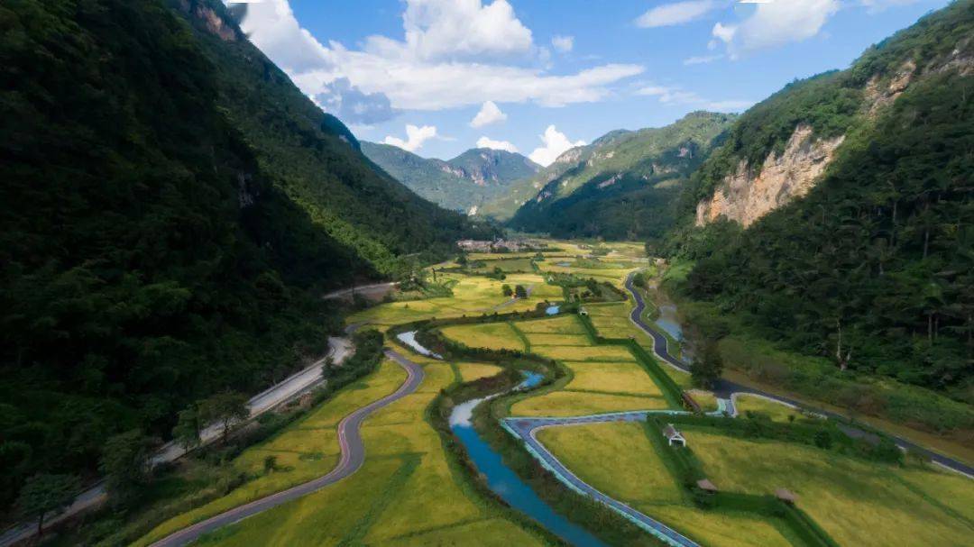 跟着勐巴娜西乐团探访《月亮升起来》《阿佤人民唱新歌》的地方_寨子