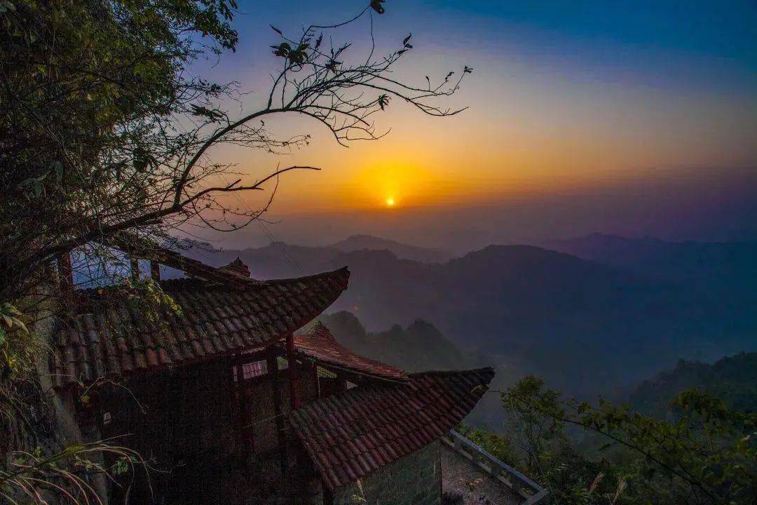 福基不明白,自己为了他远离家乡,可他为什么宁愿选择与青灯古佛为伴