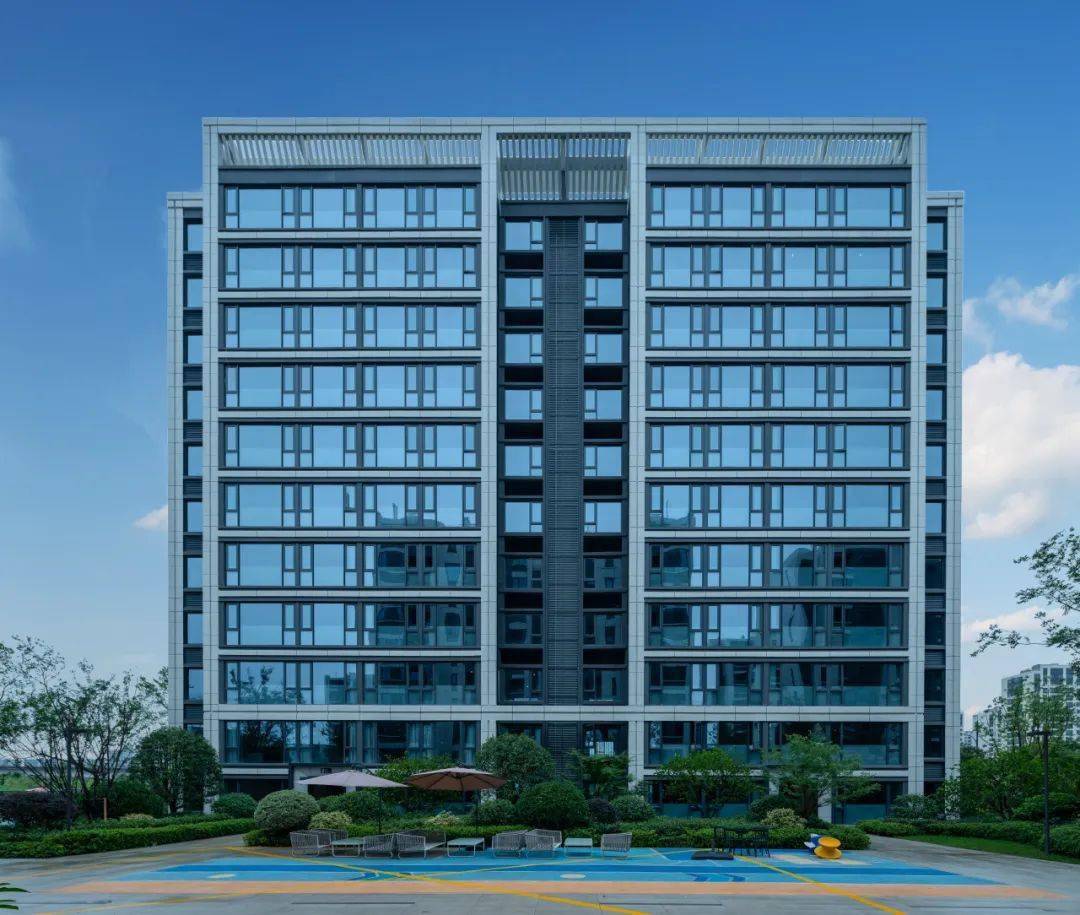 在简约之美风行世界的当下,中南·君启以当代极简的