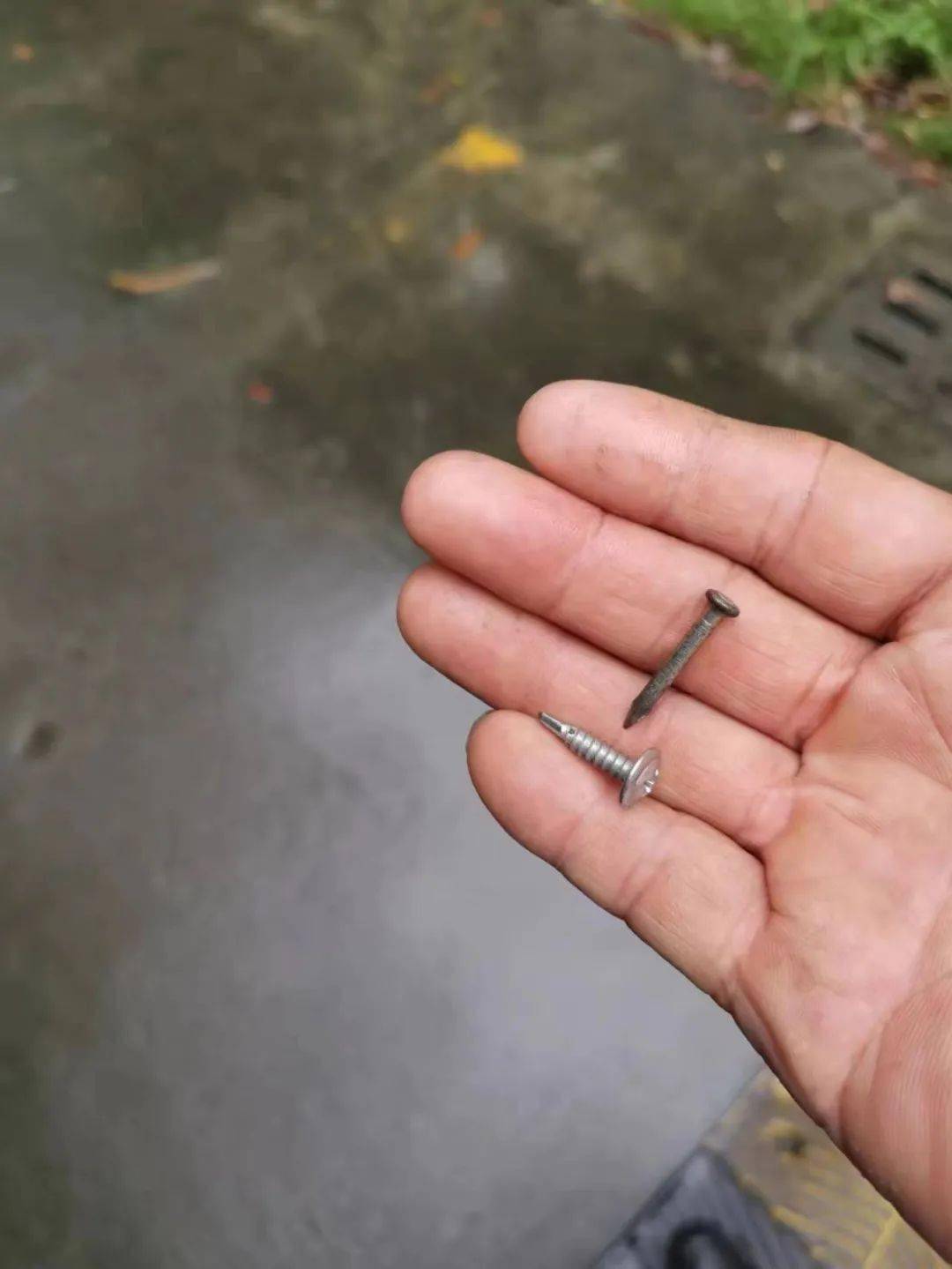 南沙这个小区频频发生小车轮胎扎钉事件肇事真凶一直是个谜