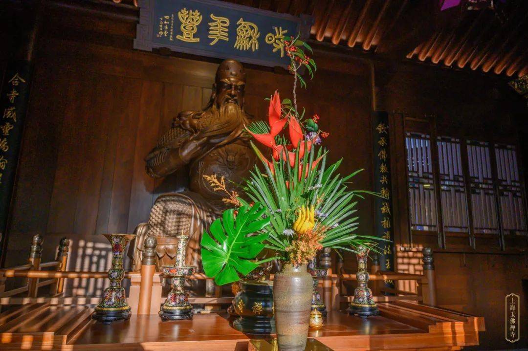 恭迎伽蓝菩萨圣诞,祈愿众生常得善护,身心安泰,六时吉祥