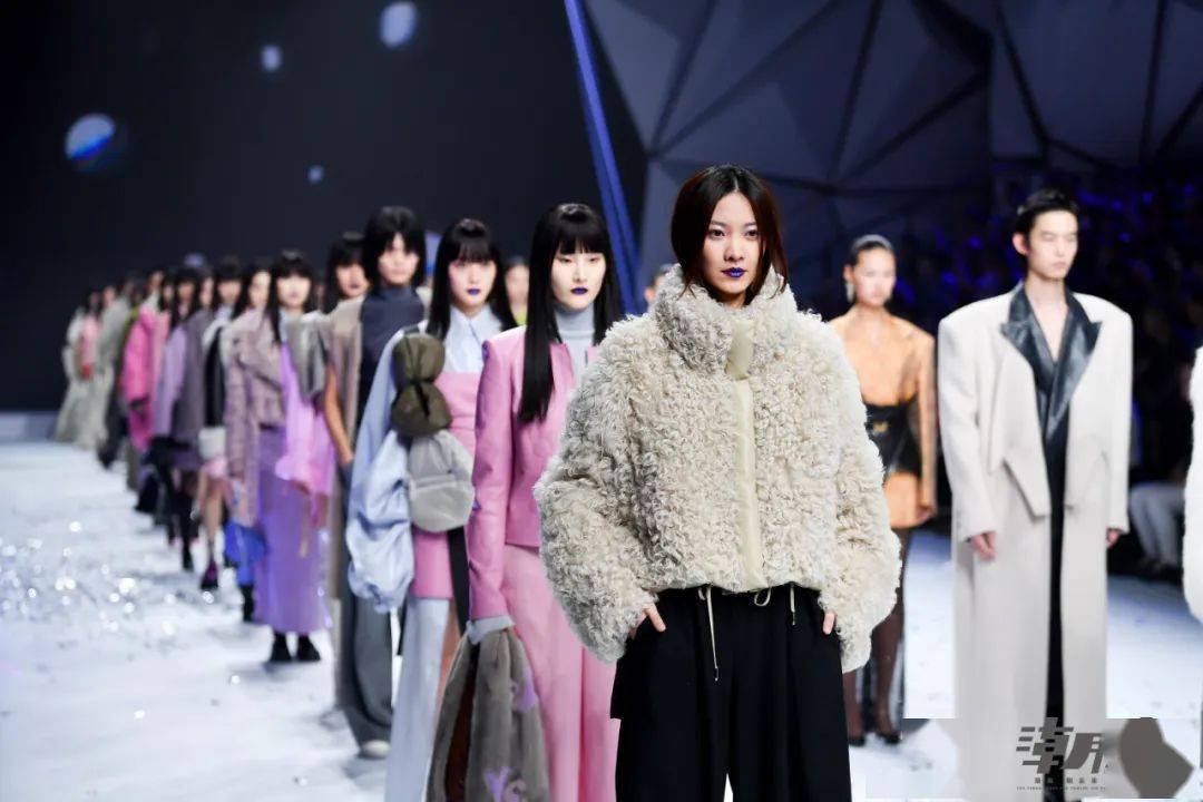 作为中国服装协会的会刊,《中国服饰》杂志始终致力于