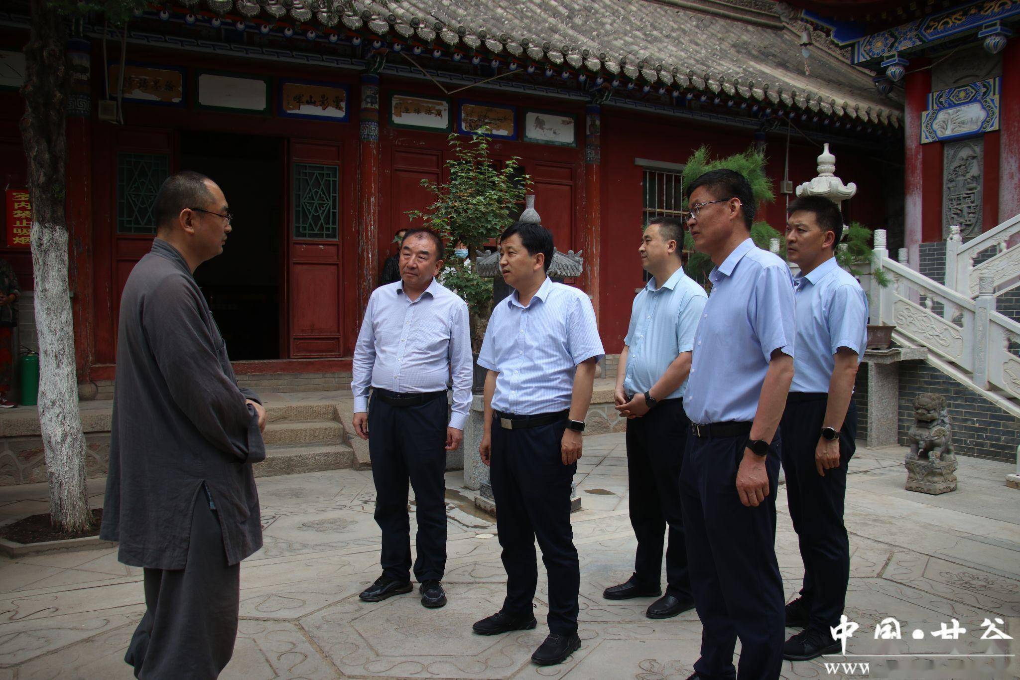 记者 李宛郁】6月28日,市委副书记,统战部部长杨晓锋深入甘谷县青龙观