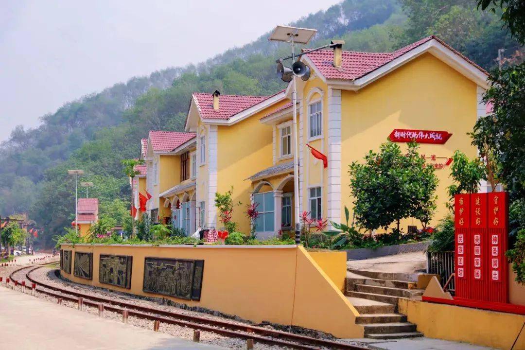 而过百年米轨铁路河口县城郊村八条半小组云南省红河哈尼族彝族自治州