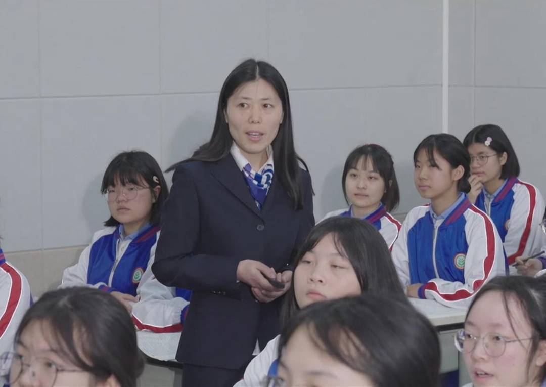 走进内江三中寻找答案_管理_成绩_何语菲