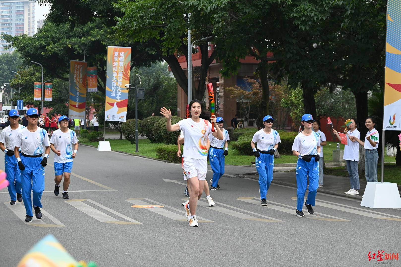 我是大运火炬手丨四川大学优秀学生代表吴京蔓:大运会的到来带动了