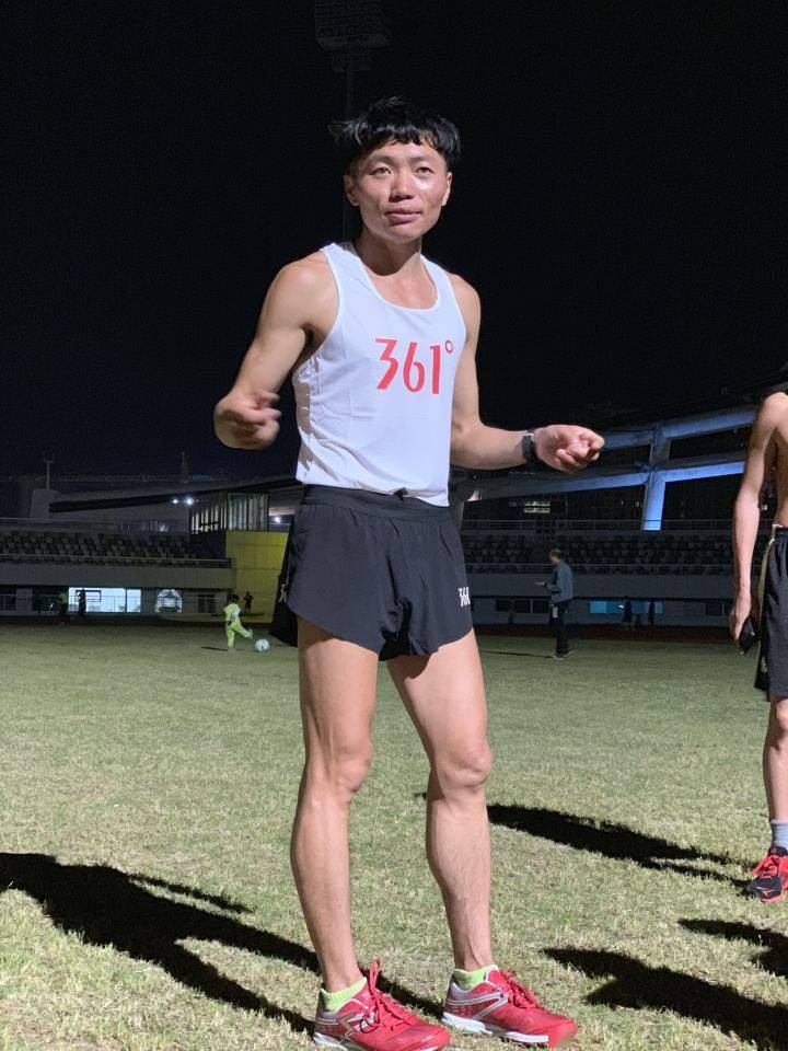 32岁的他,从修车工逆袭成马拉松大神_岑万江_训练_比赛