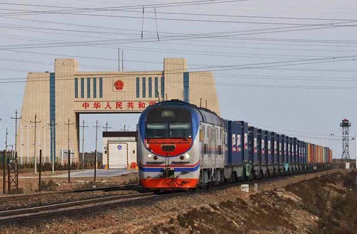 【拓市场】上半年阿拉山口铁路口岸进出口货运量超700万吨_施工_生产