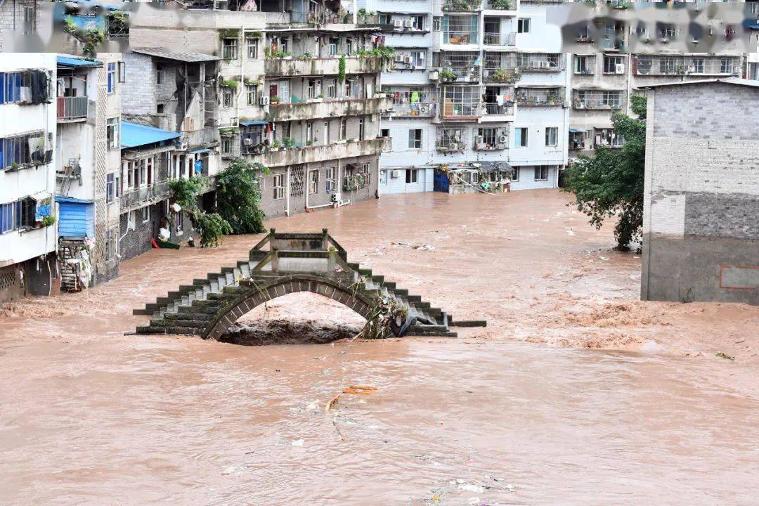 2023年7月3日至4日,萬州區遭受暴雨襲擊,截至4日9時,24個鎮鄉街道達到