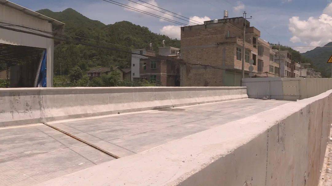 【七比一看】芦溪镇东槐村水井小桥即将完成验收通车_桥墩_群众_到