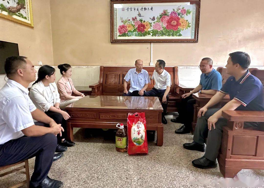 县长黄小雪,县委常委,组织部部长陈静,县委常委,县纪委书记,县监委代