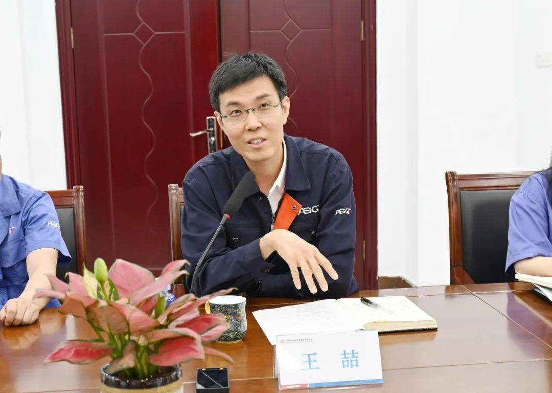 王喆对各位实习生的到来表示热烈欢迎,并引用一首由美国诗人罗伯特