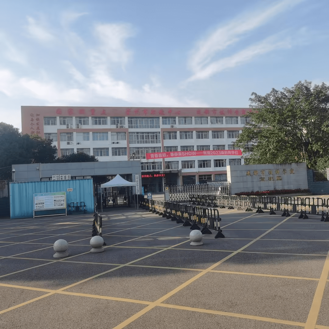 崇庆南路(南城星汇)公交站(距离505m):崇州102路,崇州104路92学校