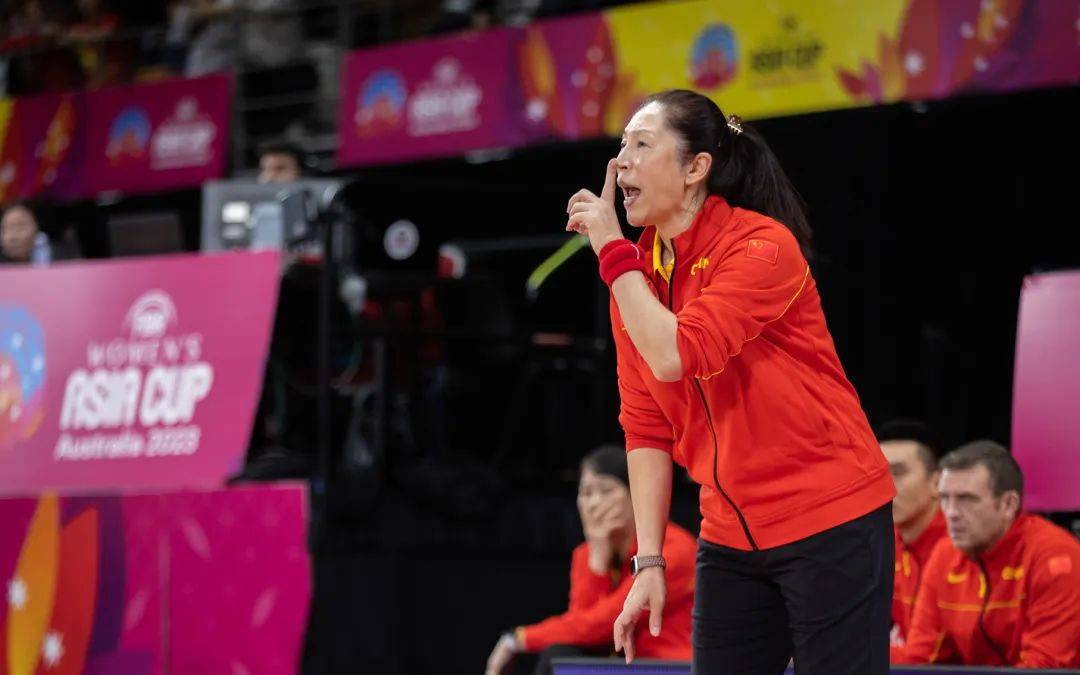 ​对话中国女篮主帅郑薇，回顾亚洲杯夺冠之路