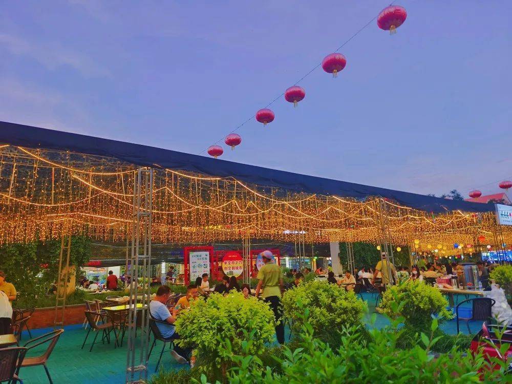 嘉峪关"夜间经济"拉满夏日氛围感→_夜市_市民_市场