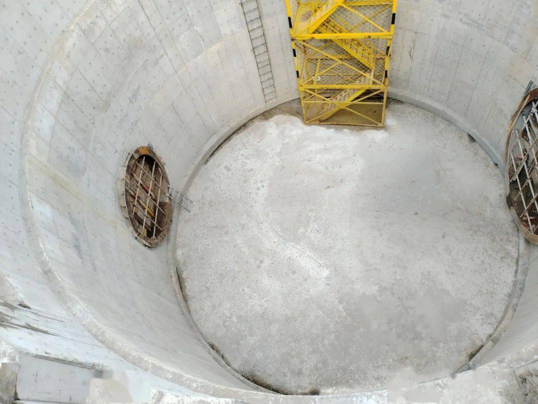 项目团队在过程中针对沉井及顶管施工控制难点多措并举:制定精细的