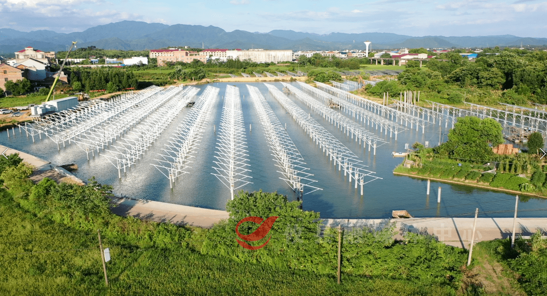 水库水面建设光伏电站图片