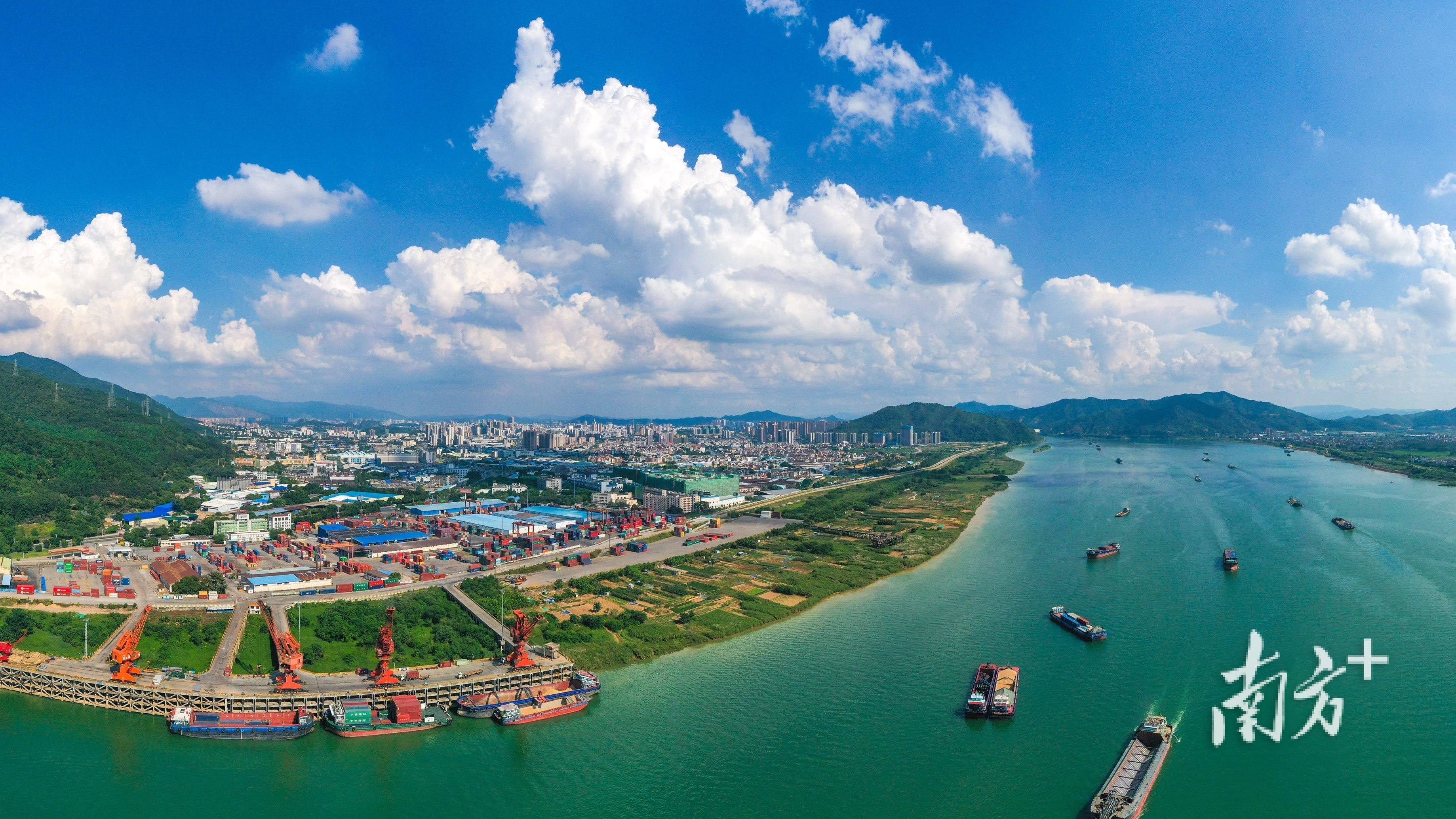去年珠江水系四省区完成水路货运量约14亿吨