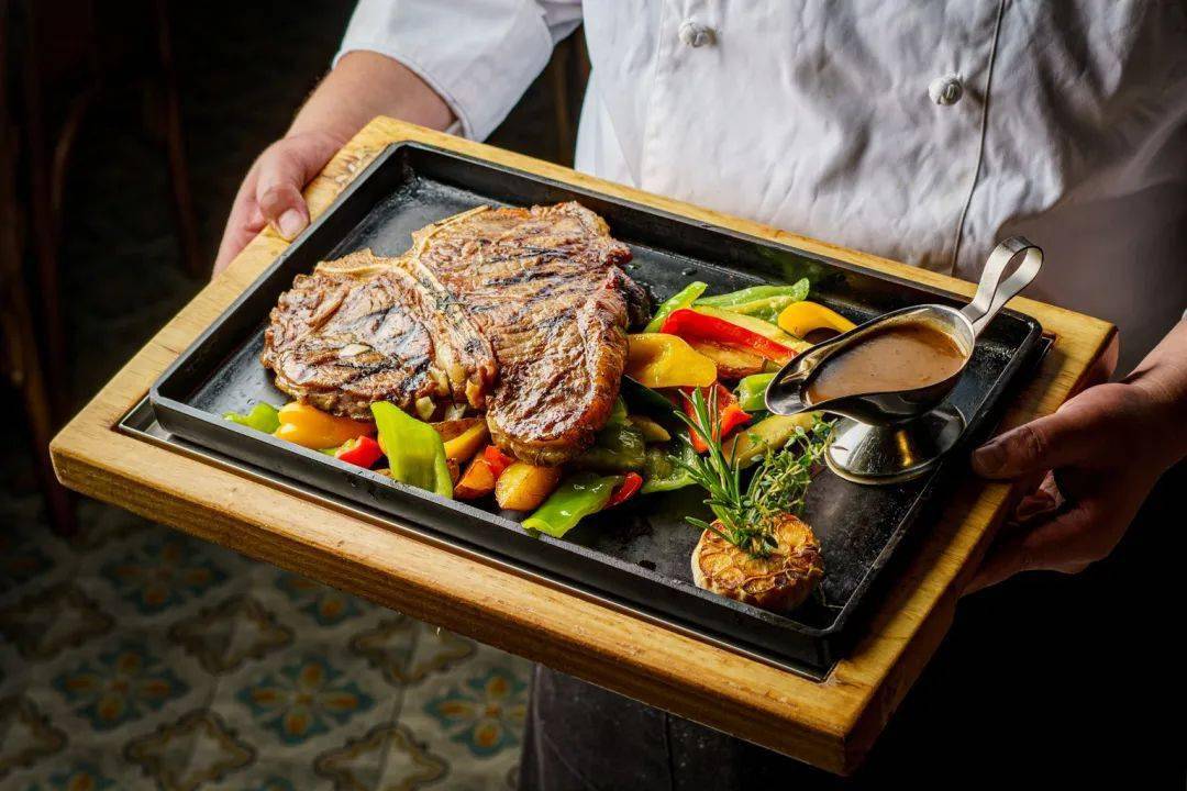 奢华聚会豪横1kg和牛战斧牛排波龙4-6人餐