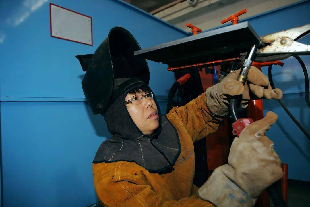 朱洪斌,曾荣获全国劳动模范,享受国务院特殊津贴专家,全国示范性劳模