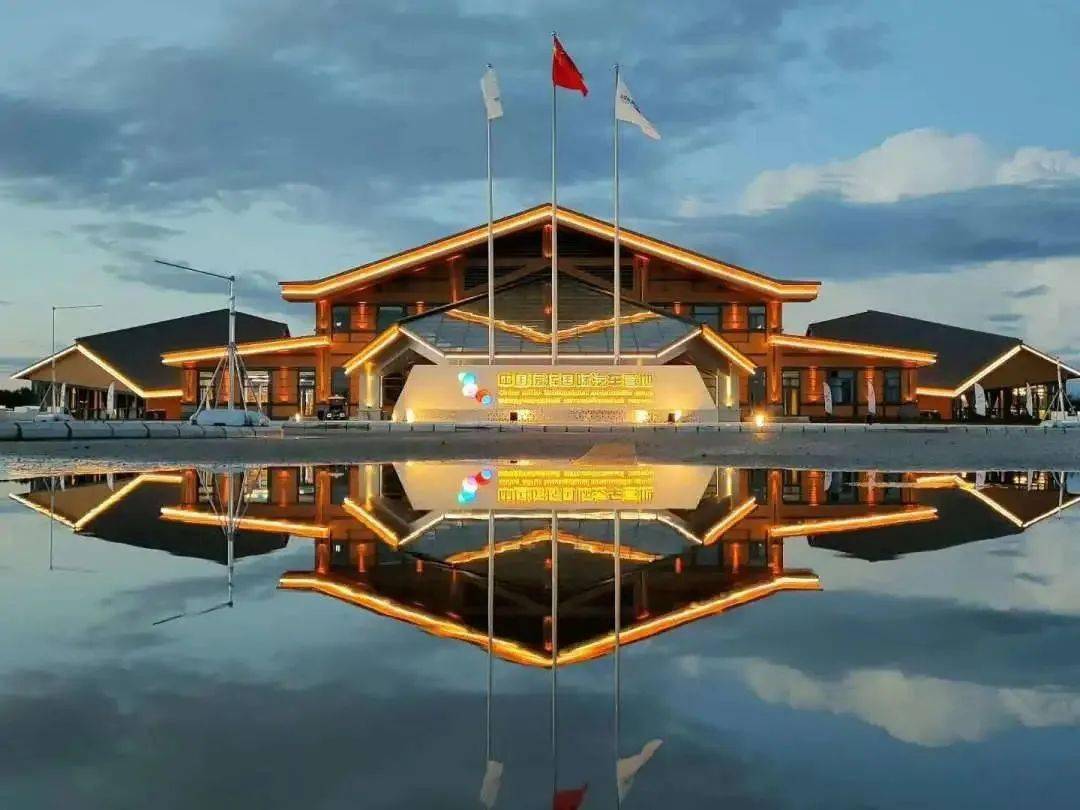 来到逊克县,必须要来到北红玛瑙大市场,精心挑选一件玛瑙手工艺品,给