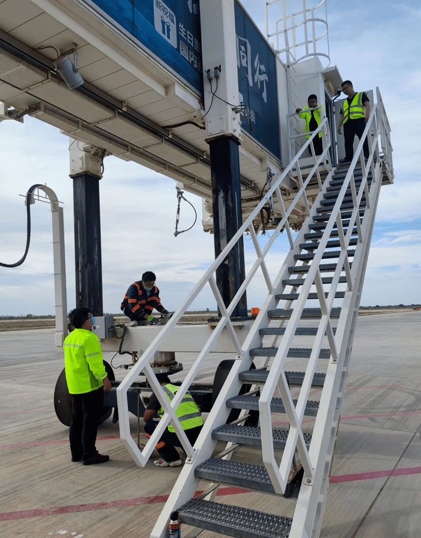 会员之声 | 巴彦淖尔机场开展廊桥极端天气锚泊应急演练_处置_登机