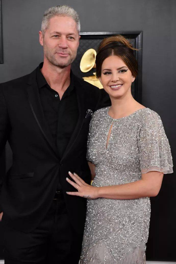 we should see her in a crown_rey_del_lana