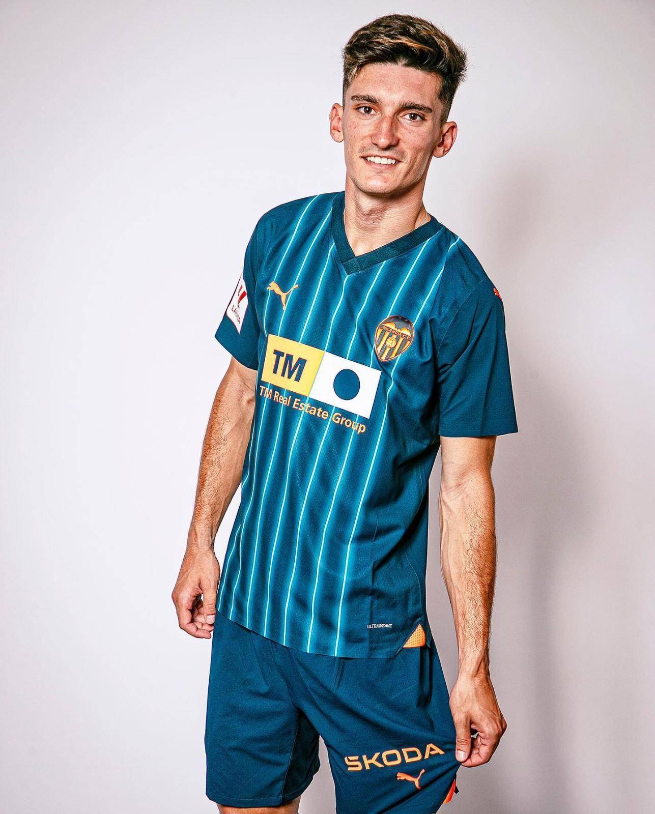 puma推出瓦伦西亚2023/24赛季主客场球衣_生活_外观_组合