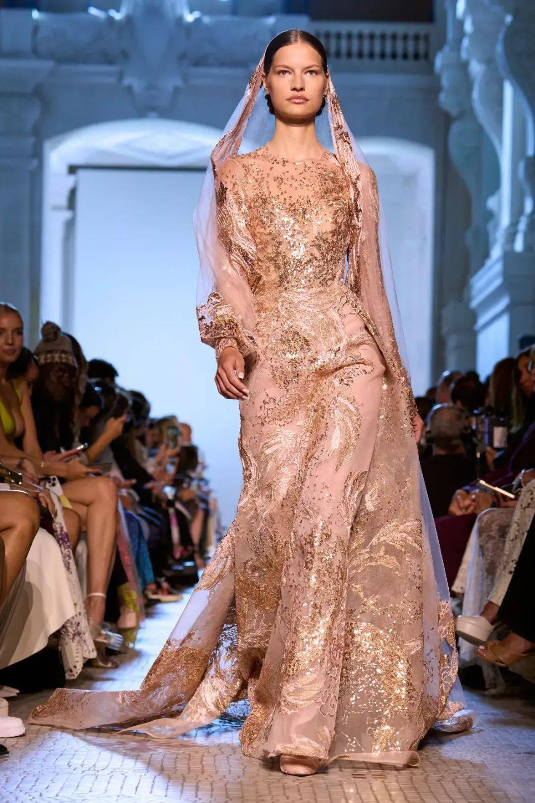 仙裙王牌请求出战,elie saab 2023秋冬高定系列,黎巴嫩顶奢之争你更爱