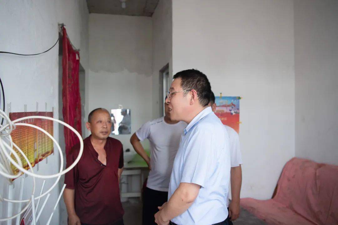 永葆党员本色—— 吕梁市生态环境局开展"七一"慰问兴县瓦塘镇老党员