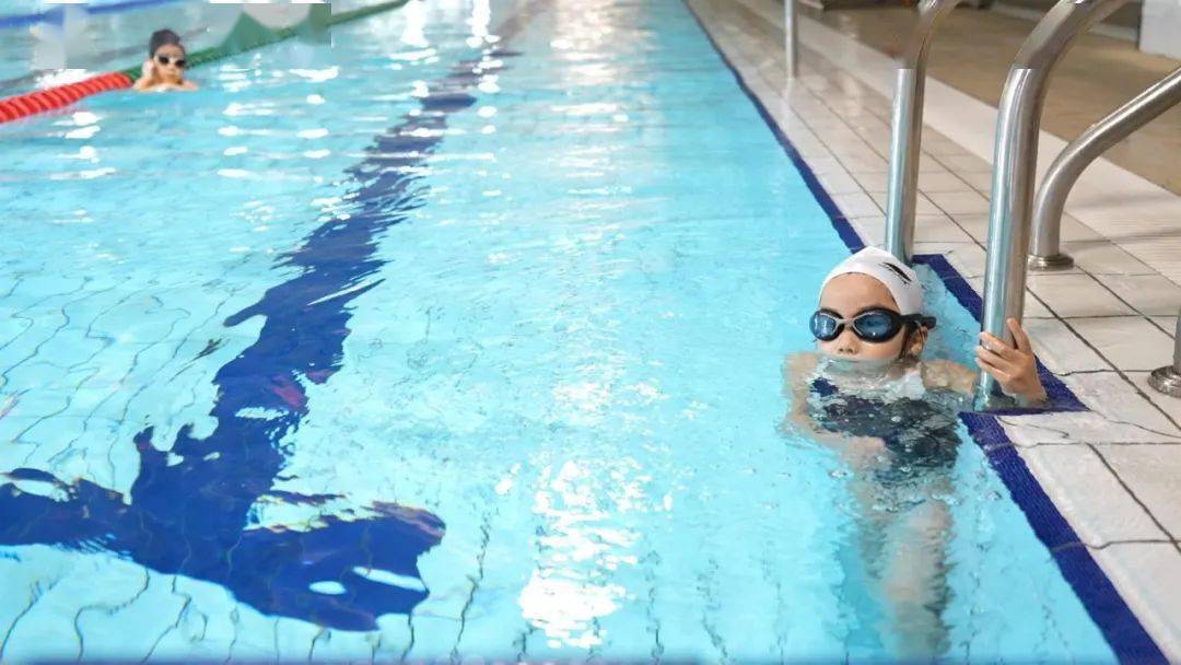 比如2010年8月份,嘉兴天城园林居游泳馆腺病毒污染引起的几十个孩子