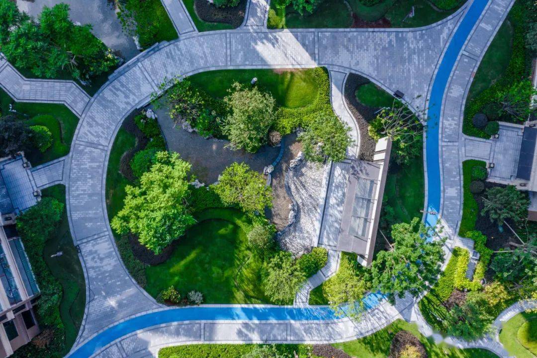 西昌邦泰·花熙府以此形成有丰富层次感的景观空间对比与调和,节奏与