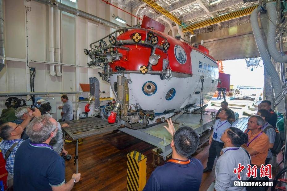 探访“探索二号”科考船_中国_潜水器_国产化