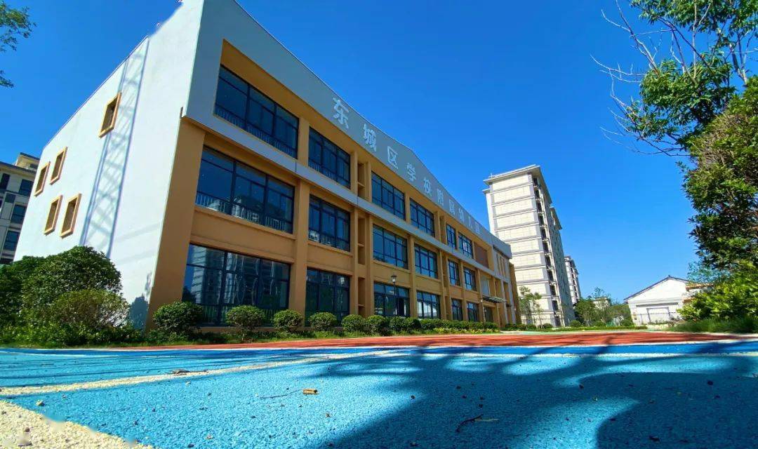 位于城区东部东方印小区内的