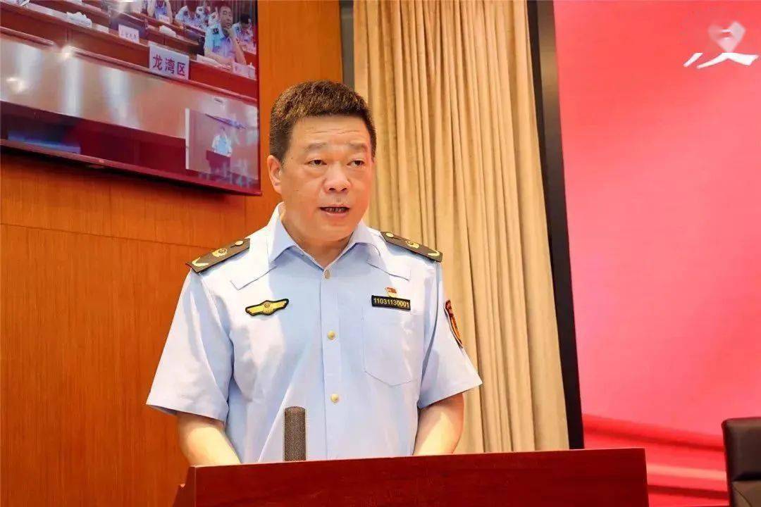 温州市担当作为好干部苍南县市场监督管理局党委书记,局长苏传军发言.