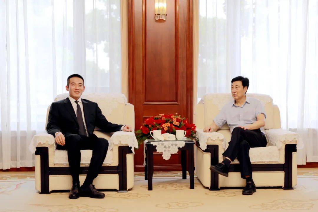 发展_企业_牛飞