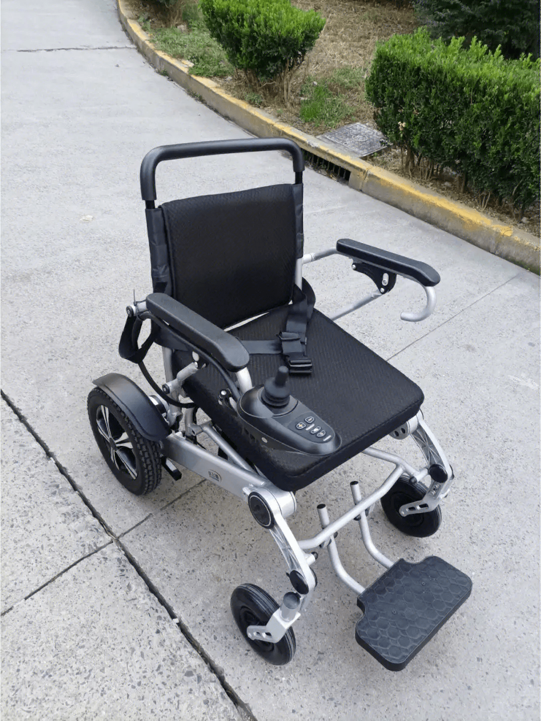 电动轮椅通勤爆火网络,交警叔叔:你们在玩一种很新的东西_速度_工具