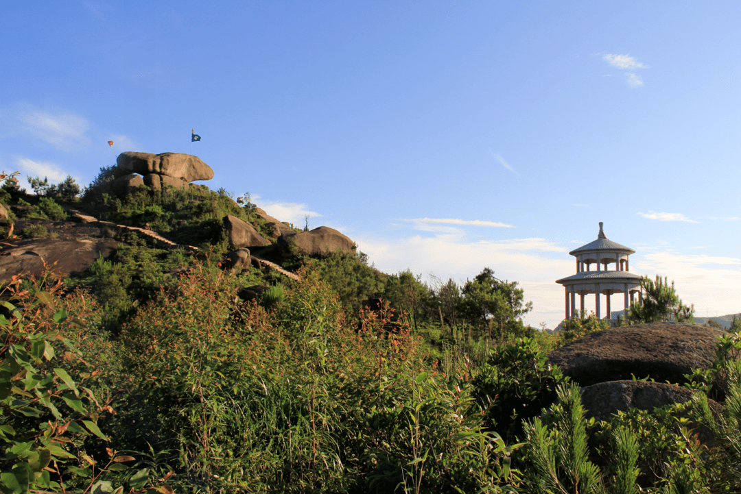 从金庄沿着山路往碧泉寺方向开去,也可以从白水泳池边上的小路上山
