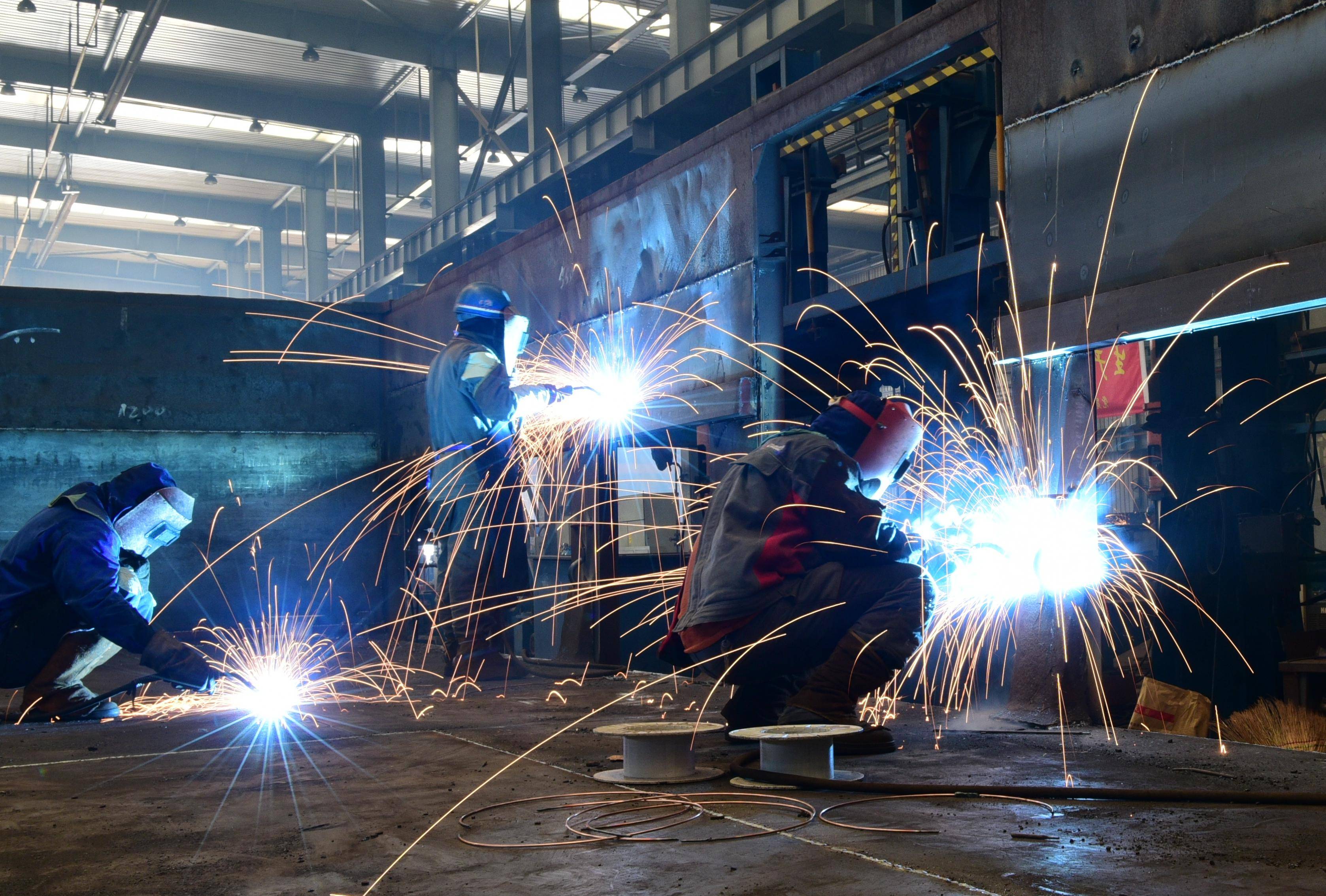 (社会)河北石家庄:打造装备制造产业集群_新华社_车齐_工人